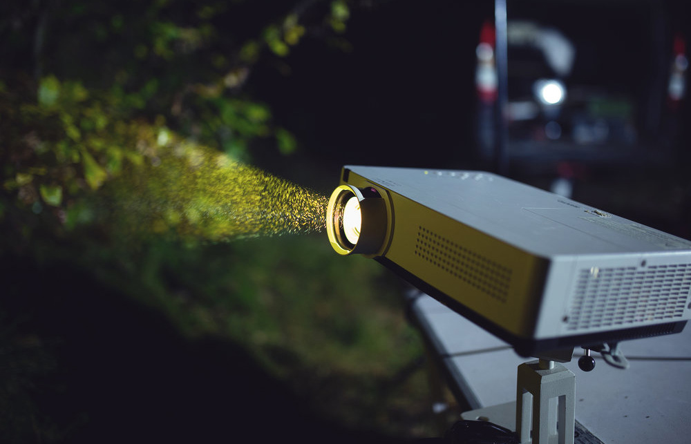 The best way to choose and use an outdoor video projector